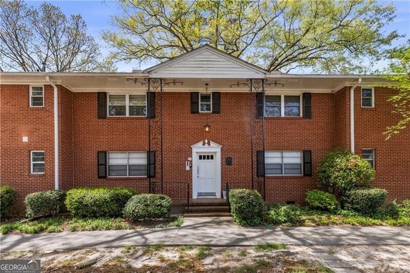 2 bedroom, 2 bathroom, 1,200 sq ft condominium for rent at 3660 Peachtree Road A2, Atlanta, GA 30319 for $1,650 a month — photo 1 of 1