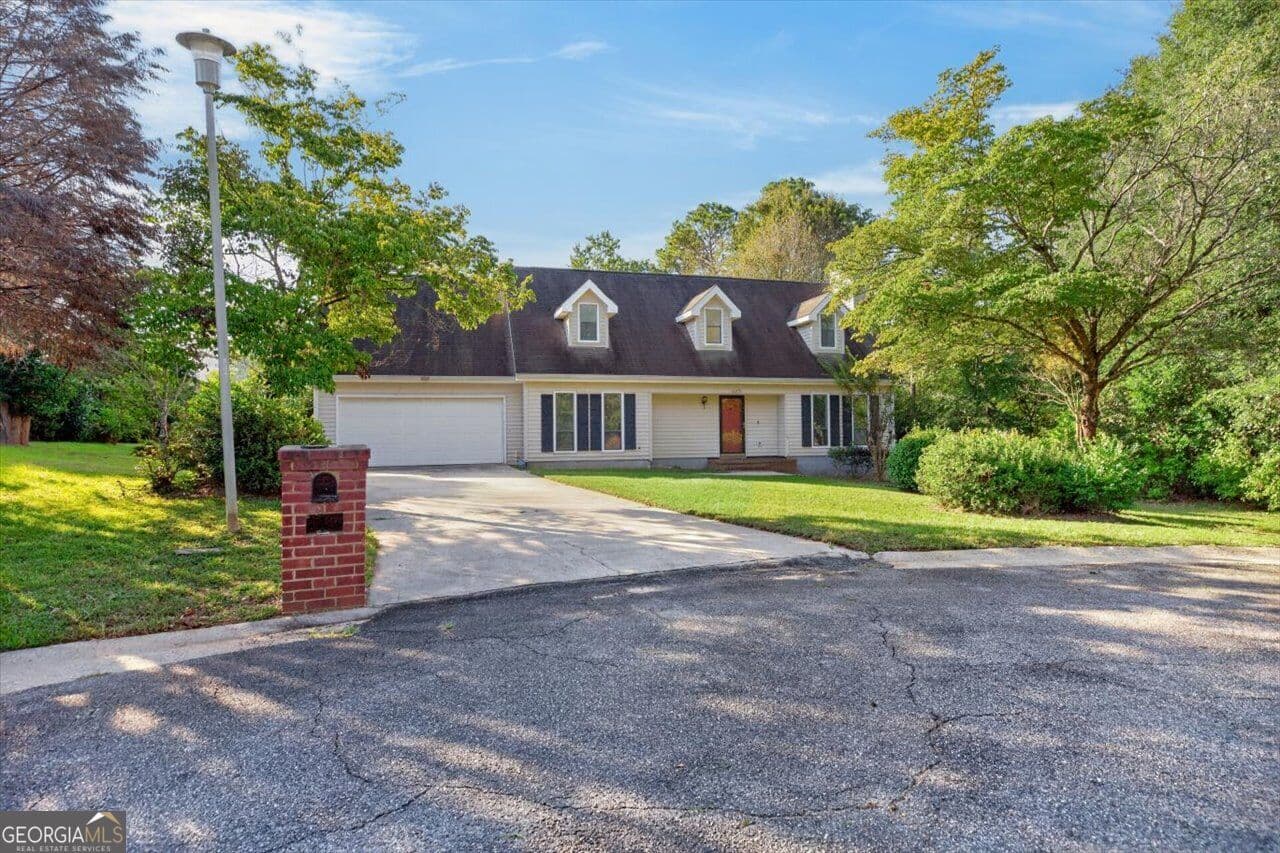 3 bedroom, 2 bathroom, 1,811 sq ft single family residence for sale at 225 Blue Ridge Lane, Warner Robins, GA 31088 — photo 2