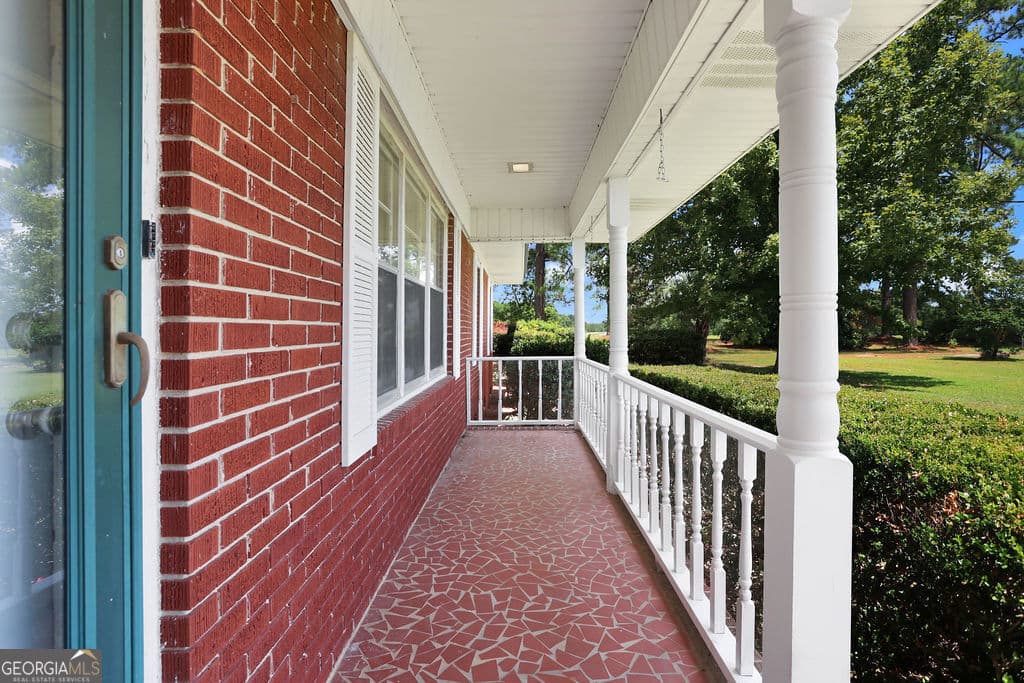4 bedroom, 3 bathroom, 2,210 sq ft single family residence under contract at 2362 Millen Highway, Sylvania, GA 30467 — photo 3