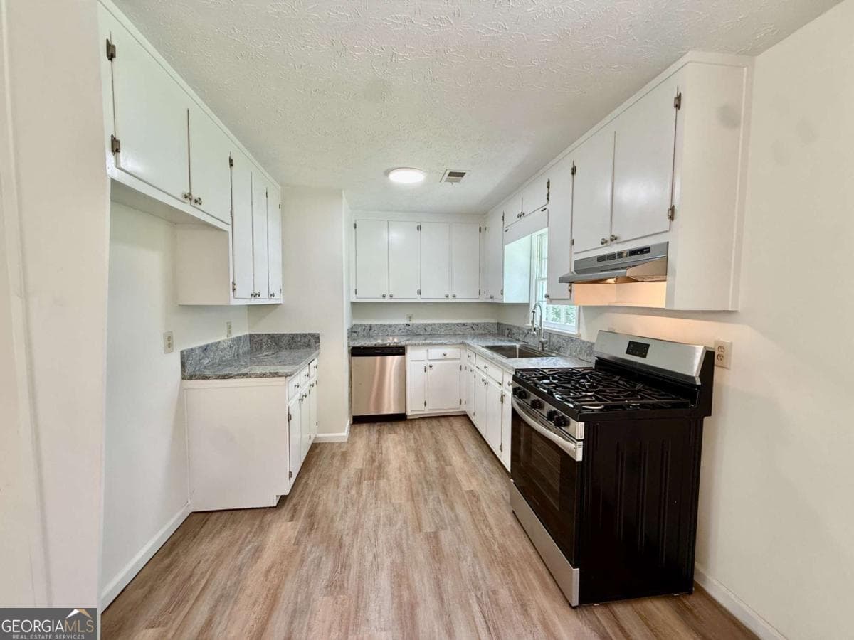 4 bedroom, 1.5 bathroom, 1,456 sq ft single family residence for sale at 3165 Delhi Drive, Powder Springs, GA 30127 — photo 9