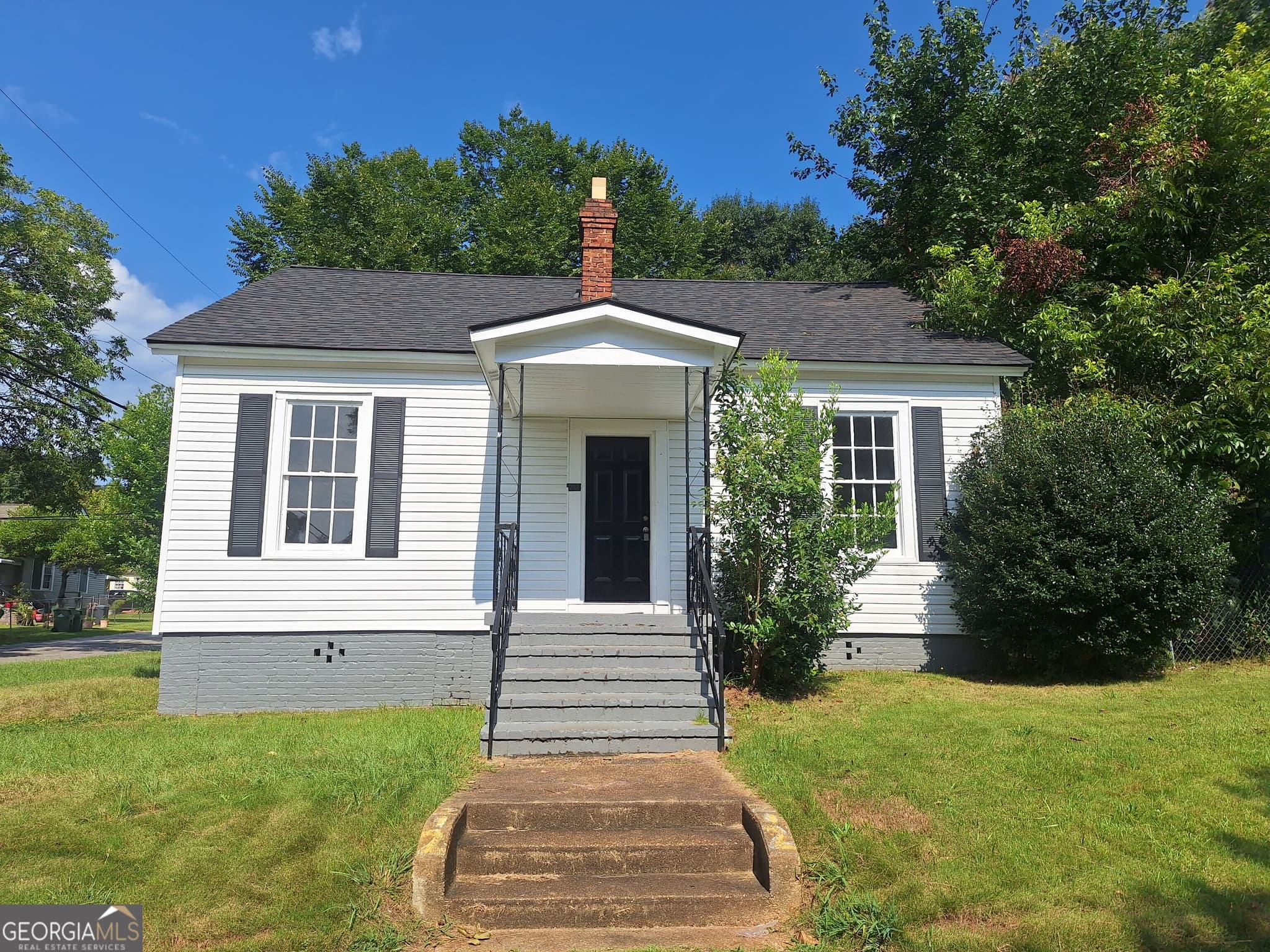 4 bedroom, 2 bathroom, 2,498 sq ft single family residence for sale at 212 S 5th Avenue, Lanett, AL 36863 — photo 2