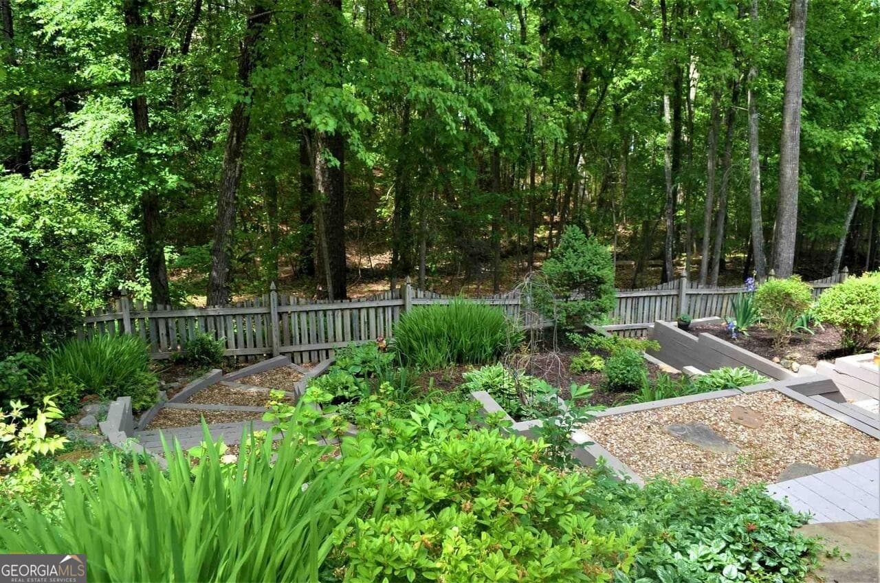 2 bedroom, 2 bathroom, 1,500 sq ft single family residence for rent at 111 Stoneacre Curv, Peachtree City, GA 30269 for $2,395 a month — photo 5