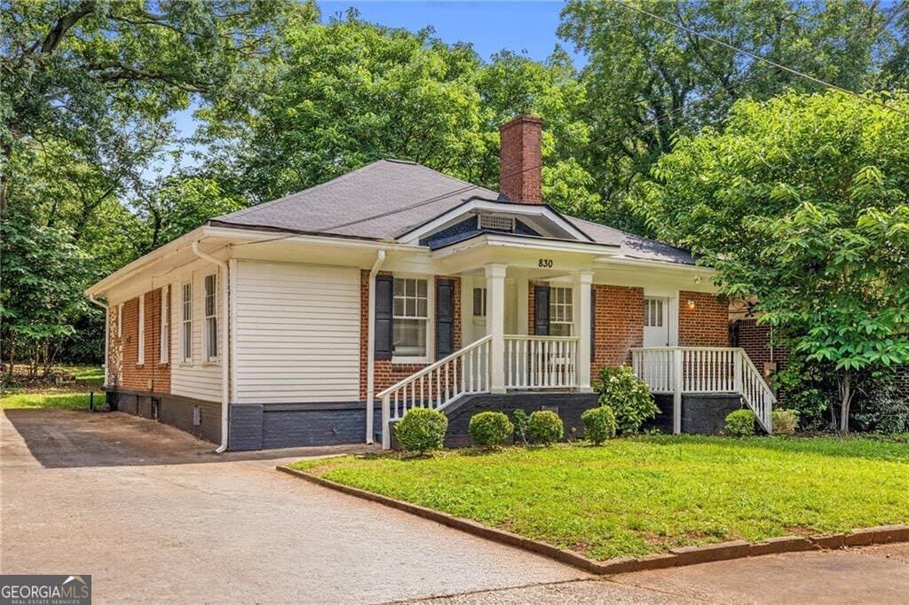 3 bedroom, 2 bathroom, 1,400 sq ft single family residence sold at 830 Hartford Place, Atlanta, GA 30310