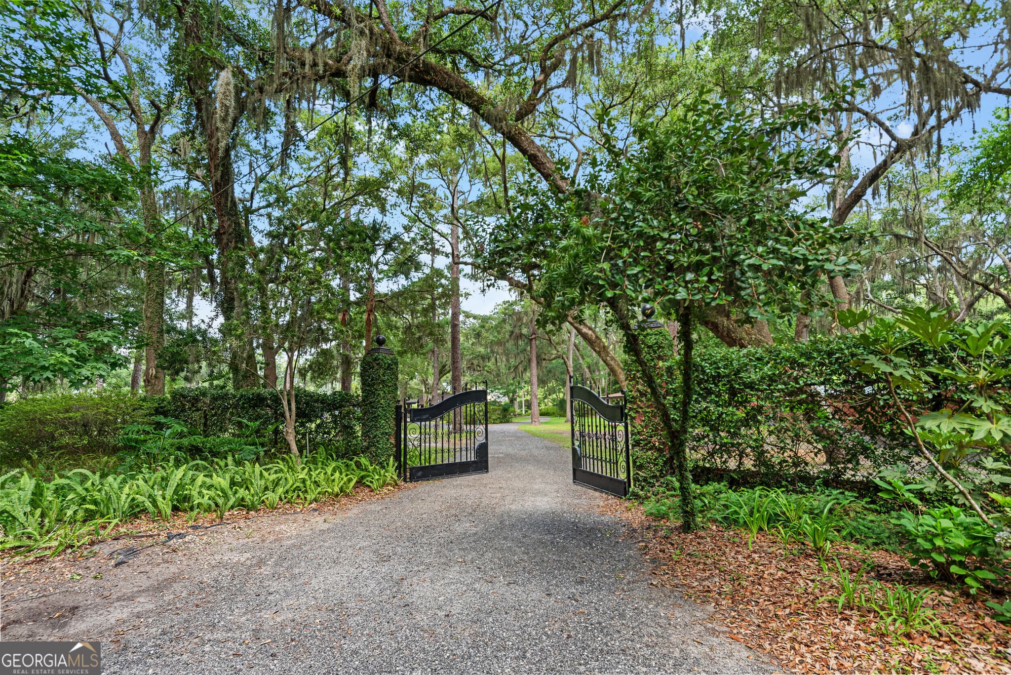4 bedroom, 3 bathroom, 5,410 sq ft cabin,single family residence for sale at 820 S Julia Street, St. Marys, GA 31558 — photo 2