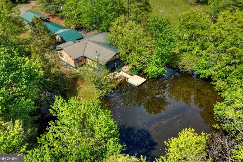 3 bedroom, 2 bathroom, 2,080 sq ft cabin,single family residence for sale at 111 Candlewood Lane, Blue Ridge, GA 30513 — photo 3