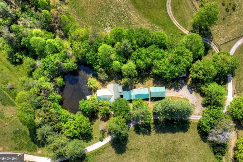 3 bedroom, 2 bathroom, 2,080 sq ft cabin,single family residence for sale at 111 Candlewood Lane, Blue Ridge, GA 30513 — photo 5