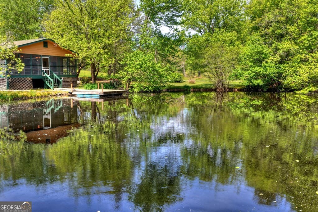 3 bedroom, 2 bathroom, 2,080 sq ft cabin,single family residence for sale at 111 Candlewood Lane, Blue Ridge, GA 30513 — photo 9
