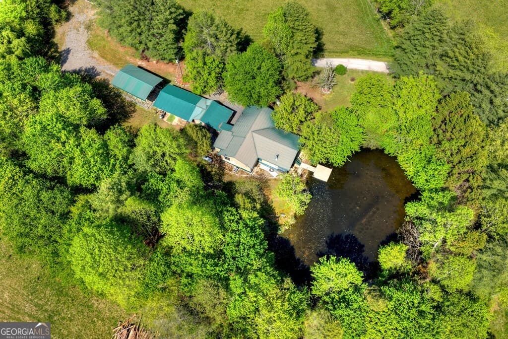 3 bedroom, 2 bathroom, 2,080 sq ft cabin,single family residence for sale at 111 Candlewood Lane, Blue Ridge, GA 30513 — photo 8