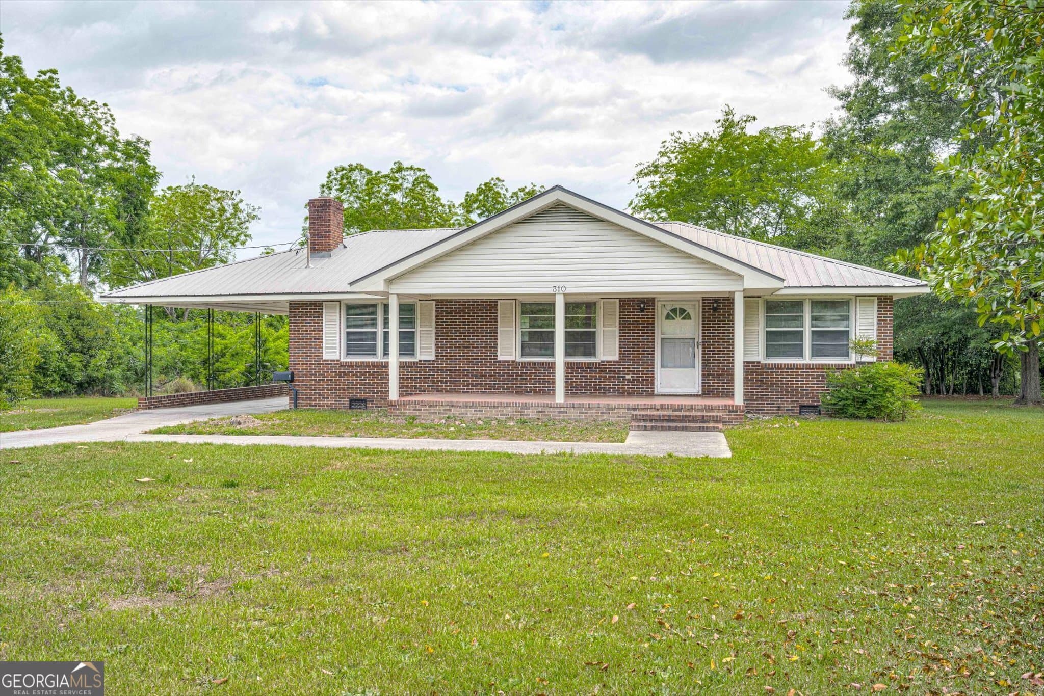 3 bedroom, 1 bathroom, 1,296 sq ft single family residence for sale at 310 Black Street, Thomson, GA 30824