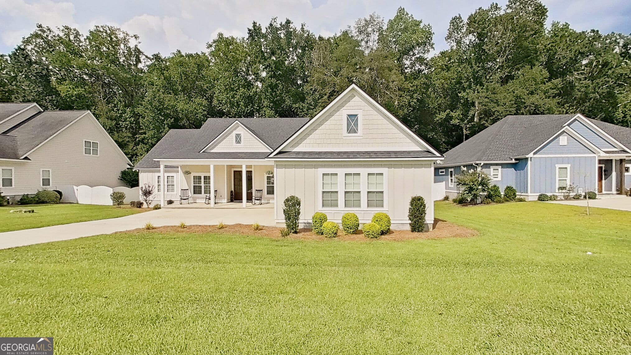 4 bedroom, 3 bathroom, 2,668 sq ft single family residence for sale at 370 Madison Boulevard, Thomasville, GA 31757 — photo 2