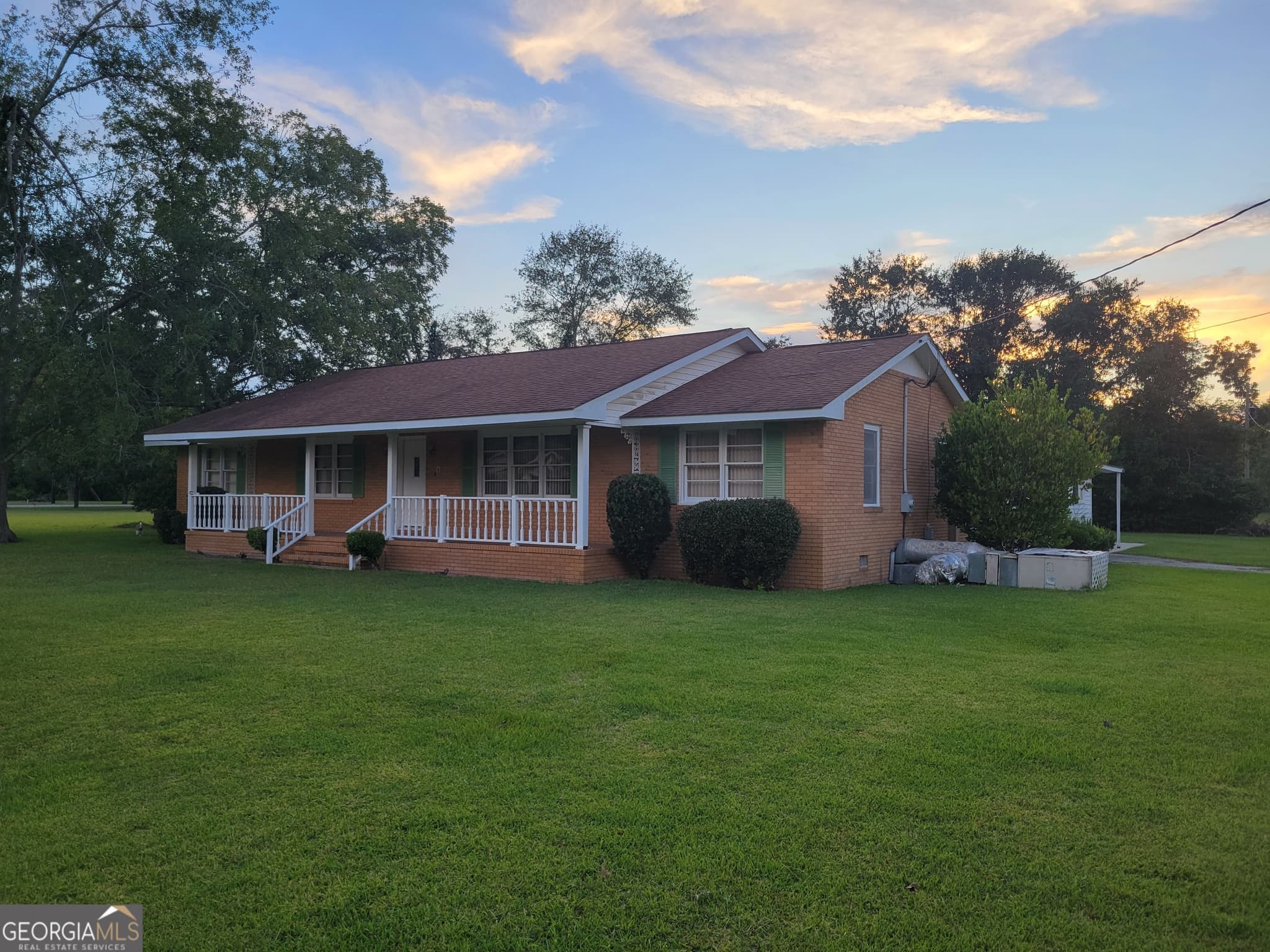 6 bedroom, 3 bathroom, 3,759 sq ft single family residence for sale at 139 Moore Street, Willacoochee, GA 31650