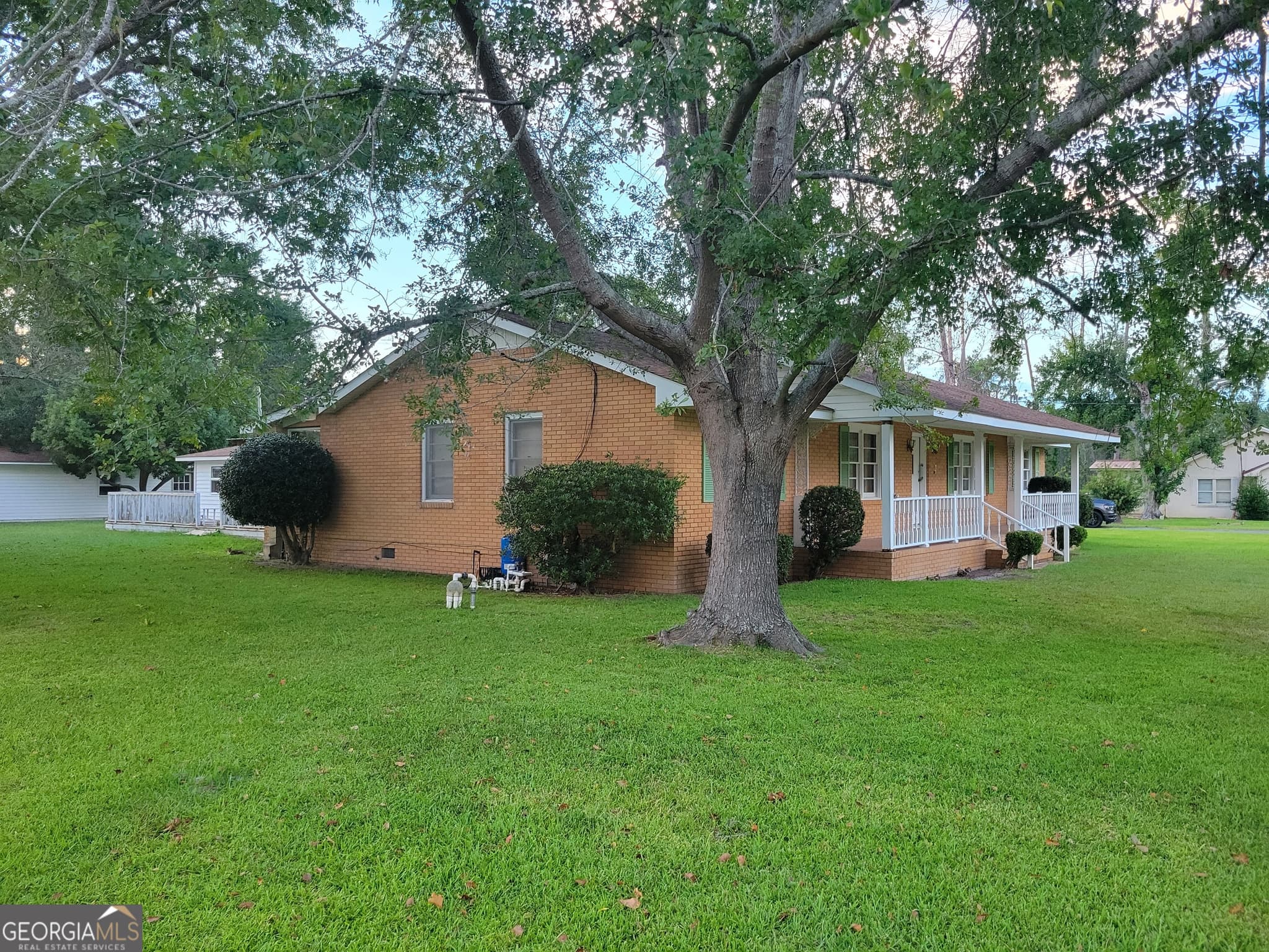 6 bedroom, 3 bathroom, 3,759 sq ft single family residence for sale at 139 Moore Street, Willacoochee, GA 31650 — photo 4