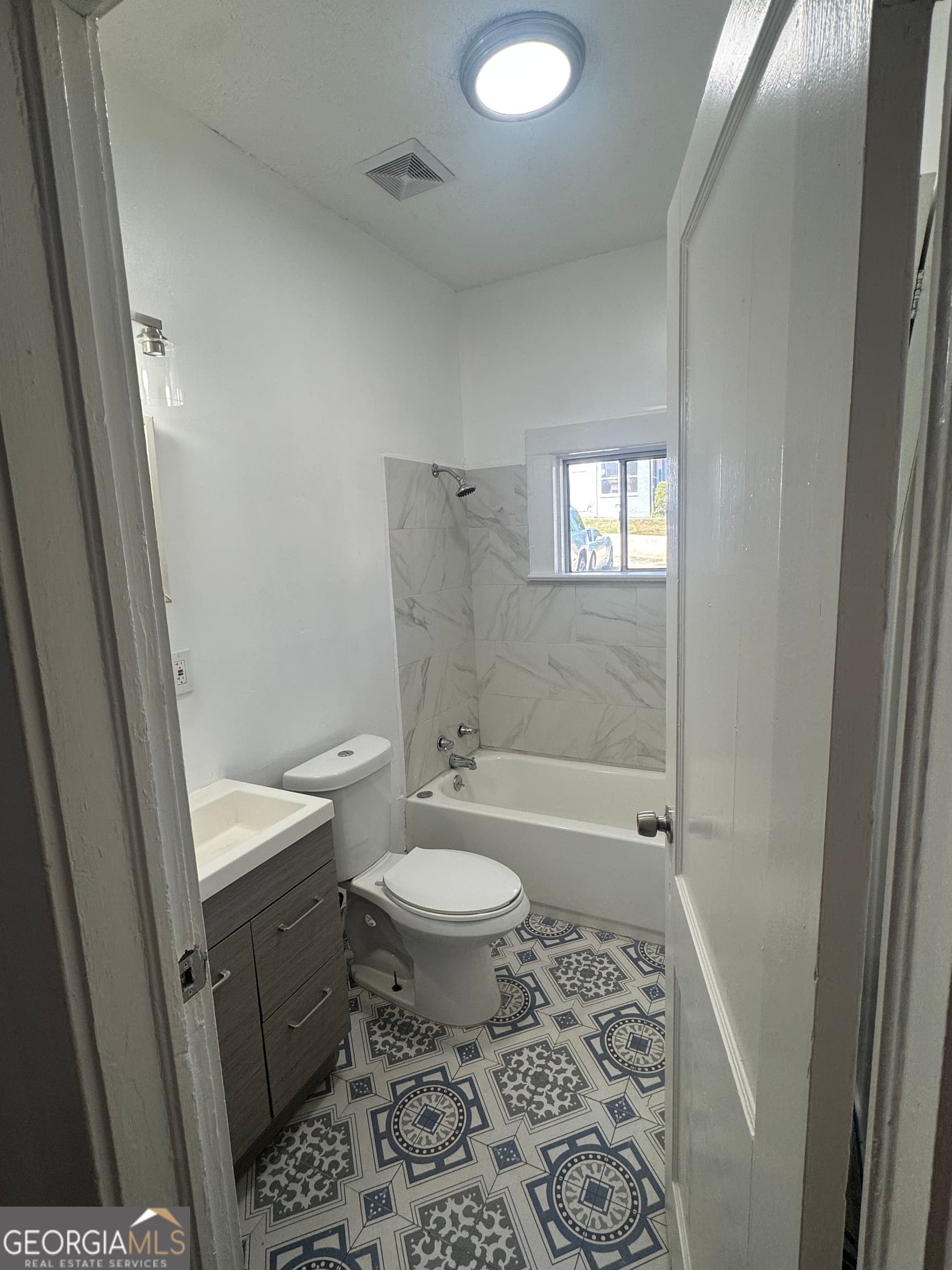 3 bedroom, 1 bathroom, 2,550 sq ft duplex for rent at 415 Hopkins Street, Atlanta, GA 30310 for $1,700 a month — photo 1 of 15