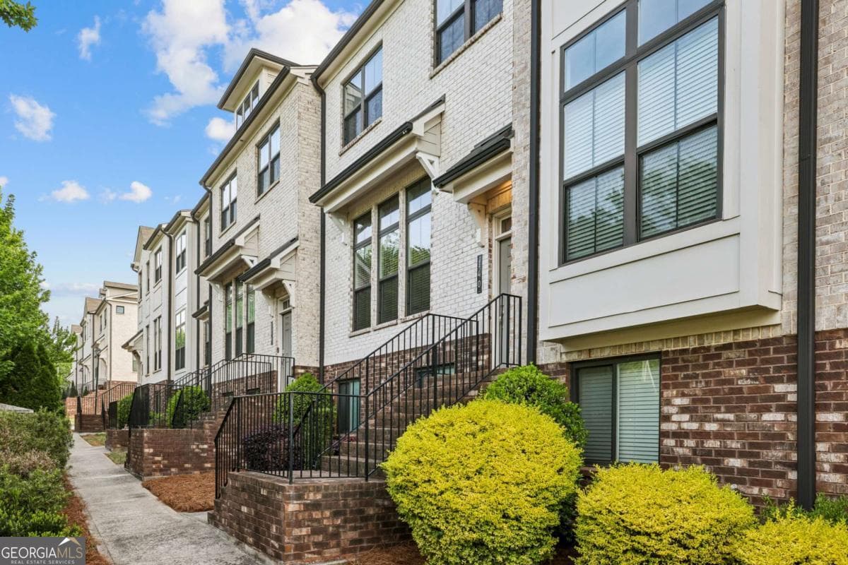 4 bedroom, 3.5 bathroom, 2,594 sq ft townhouse for sale at 140 Fair View Circle, Roswell, GA 30076 — photo 5