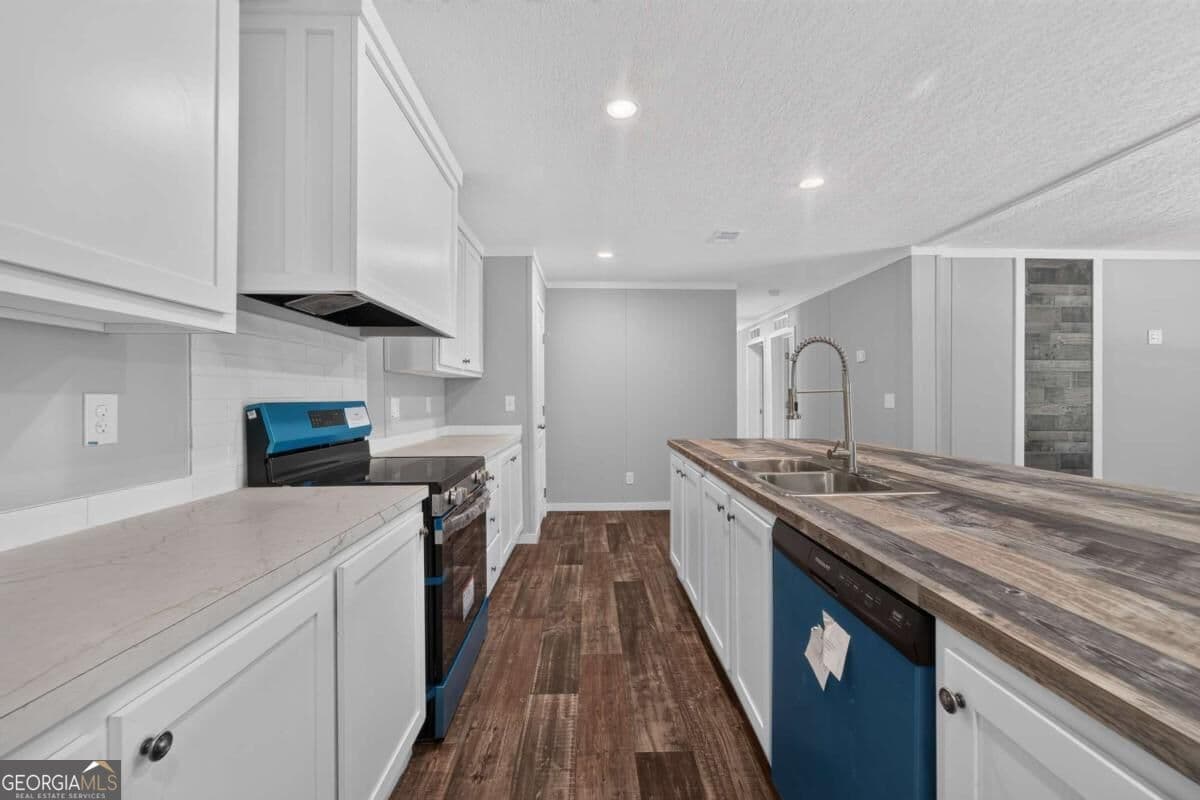 3 bedroom, 2 bathroom, 1,500 sq ft manufactured home,single family residence for sale at 7485 Central Avenue, Waycross, GA 31503 — photo 7