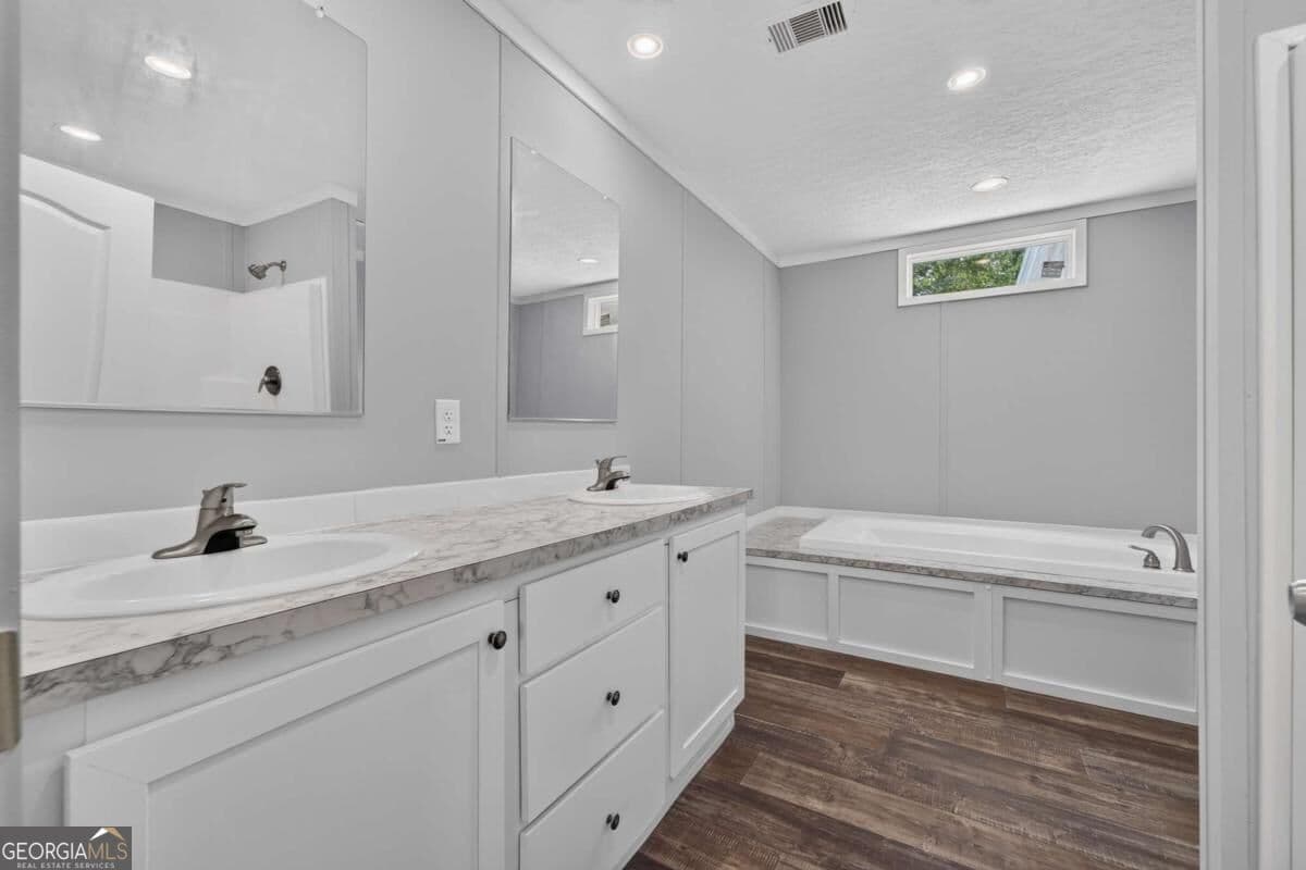 3 bedroom, 2 bathroom, 1,500 sq ft manufactured home,single family residence for sale at 7485 Central Avenue, Waycross, GA 31503 — photo 10