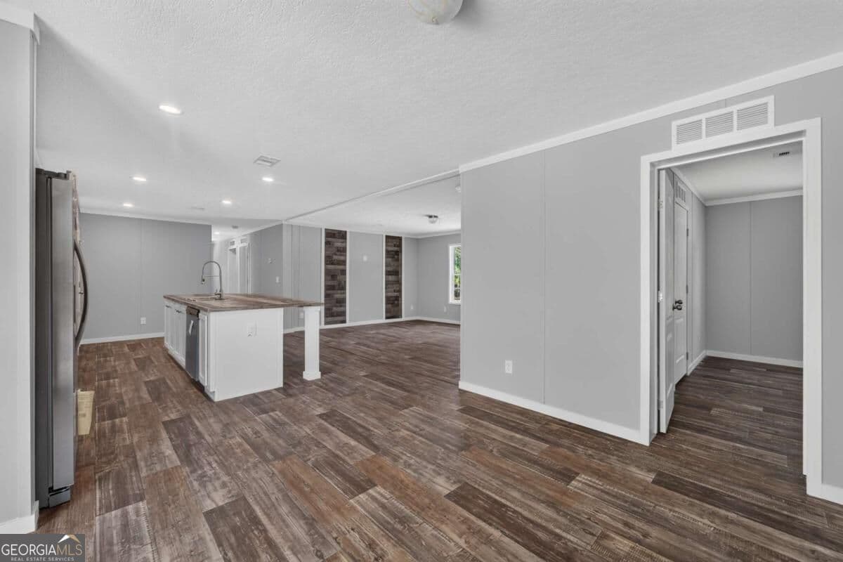 3 bedroom, 2 bathroom, 1,500 sq ft manufactured home,single family residence for sale at 7485 Central Avenue, Waycross, GA 31503 — photo 8