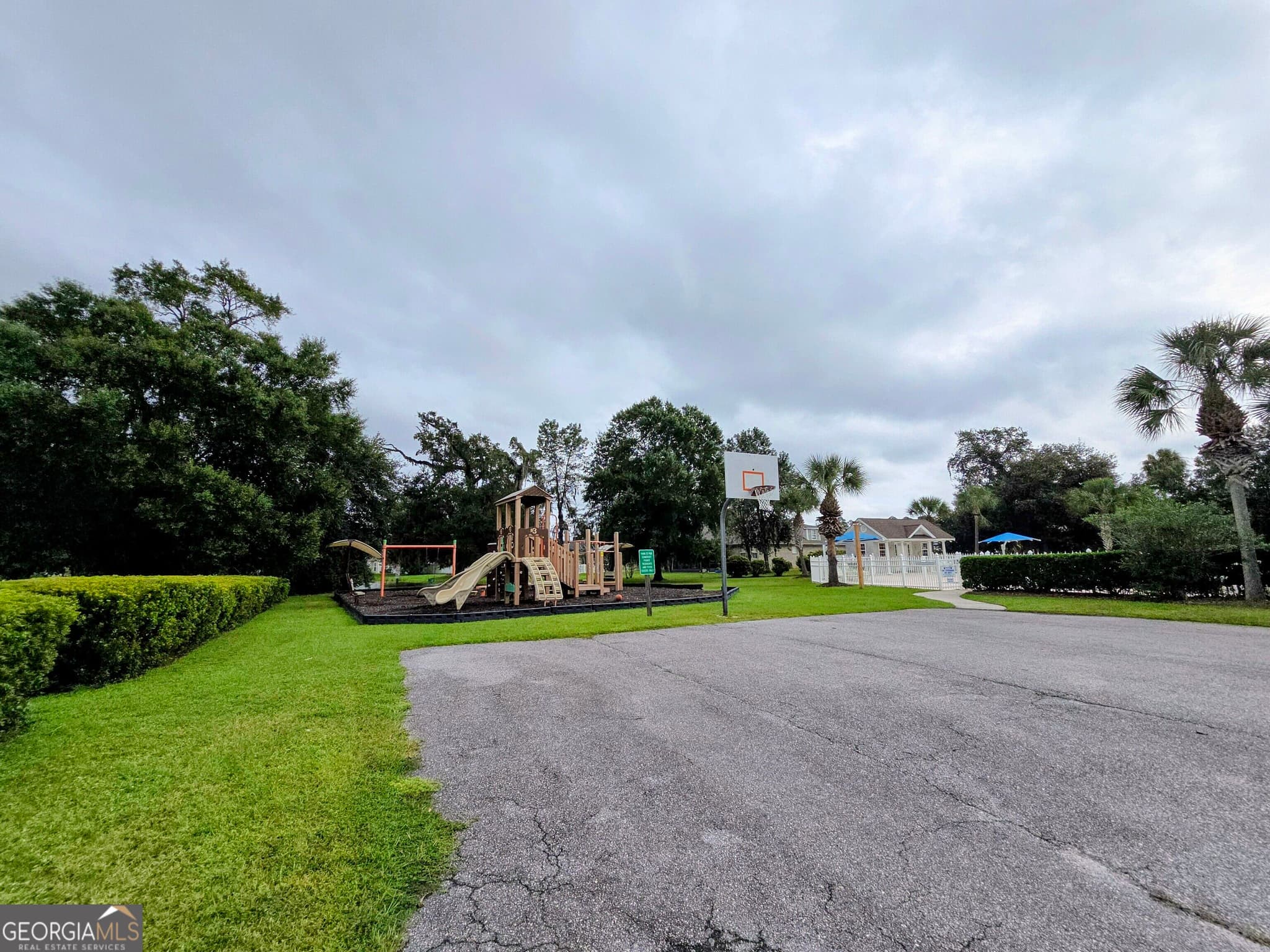 3 bedroom, 2 bathroom, 2,061 sq ft single family residence for sale at 182 Somersby Pointe, Brunswick, GA 31523 — photo 5