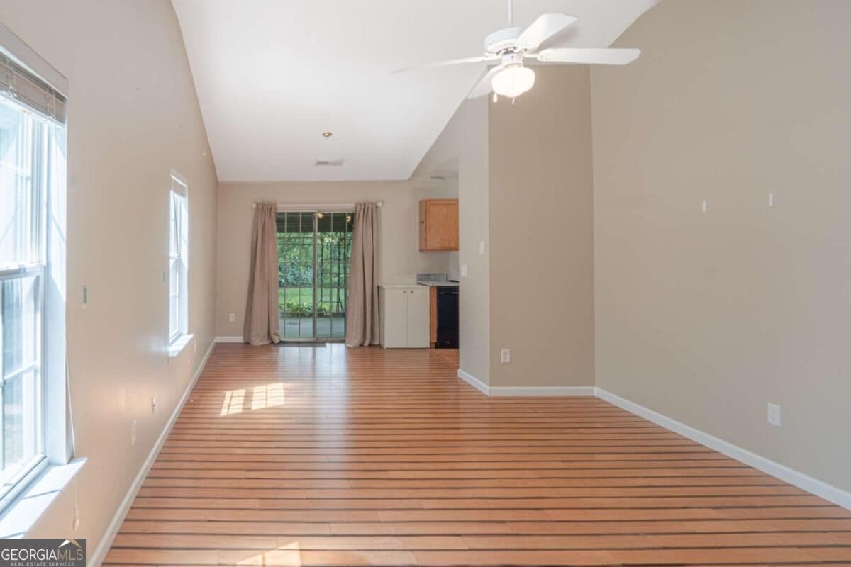 2 bedroom, 2 bathroom, 1,007 sq ft townhouse for sale at 209 Cottonwood Creek Circle, Canton, GA 30114 — photo 2