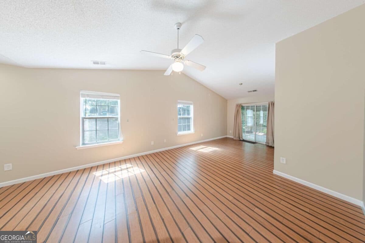 2 bedroom, 2 bathroom, 1,007 sq ft townhouse for sale at 209 Cottonwood Creek Circle, Canton, GA 30114 — photo 6