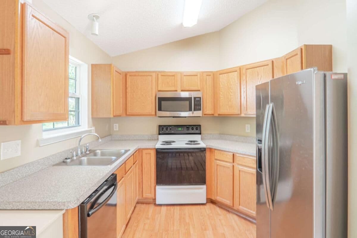 2 bedroom, 2 bathroom, 1,007 sq ft townhouse for sale at 209 Cottonwood Creek Circle, Canton, GA 30114 — photo 3