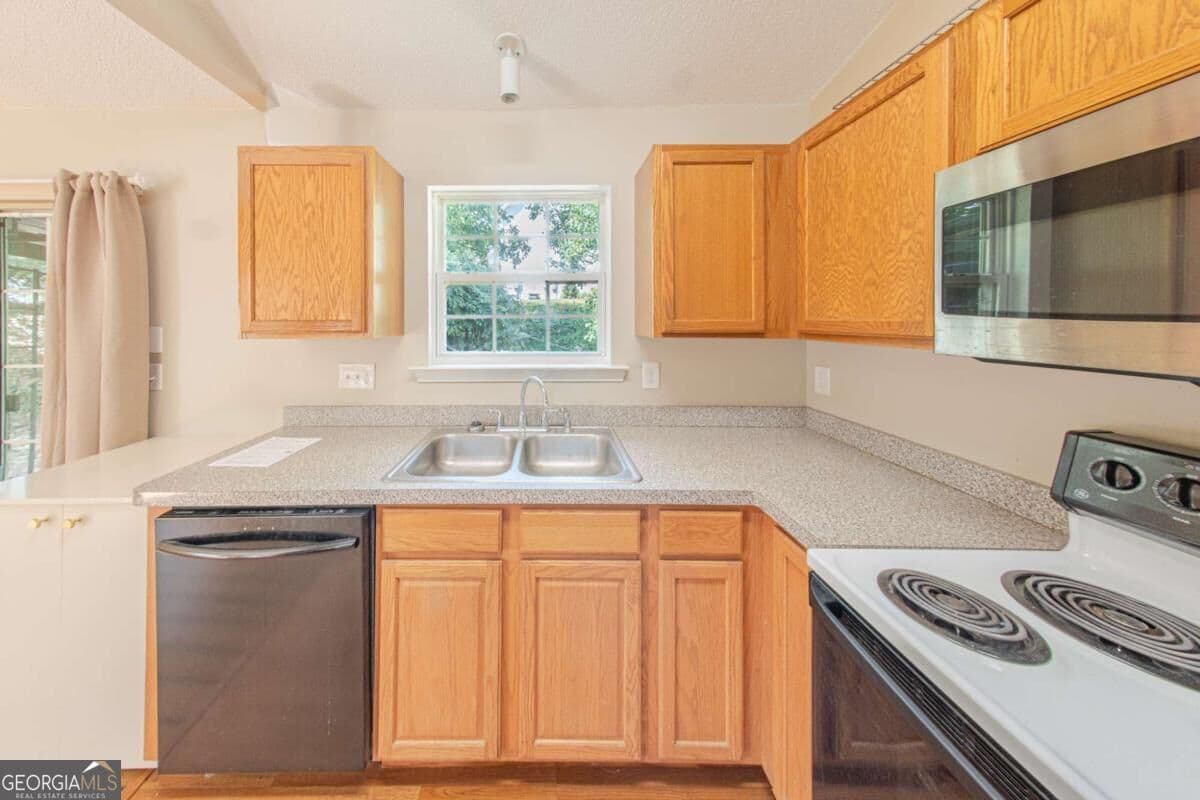 2 bedroom, 2 bathroom, 1,007 sq ft townhouse for sale at 209 Cottonwood Creek Circle, Canton, GA 30114 — photo 4