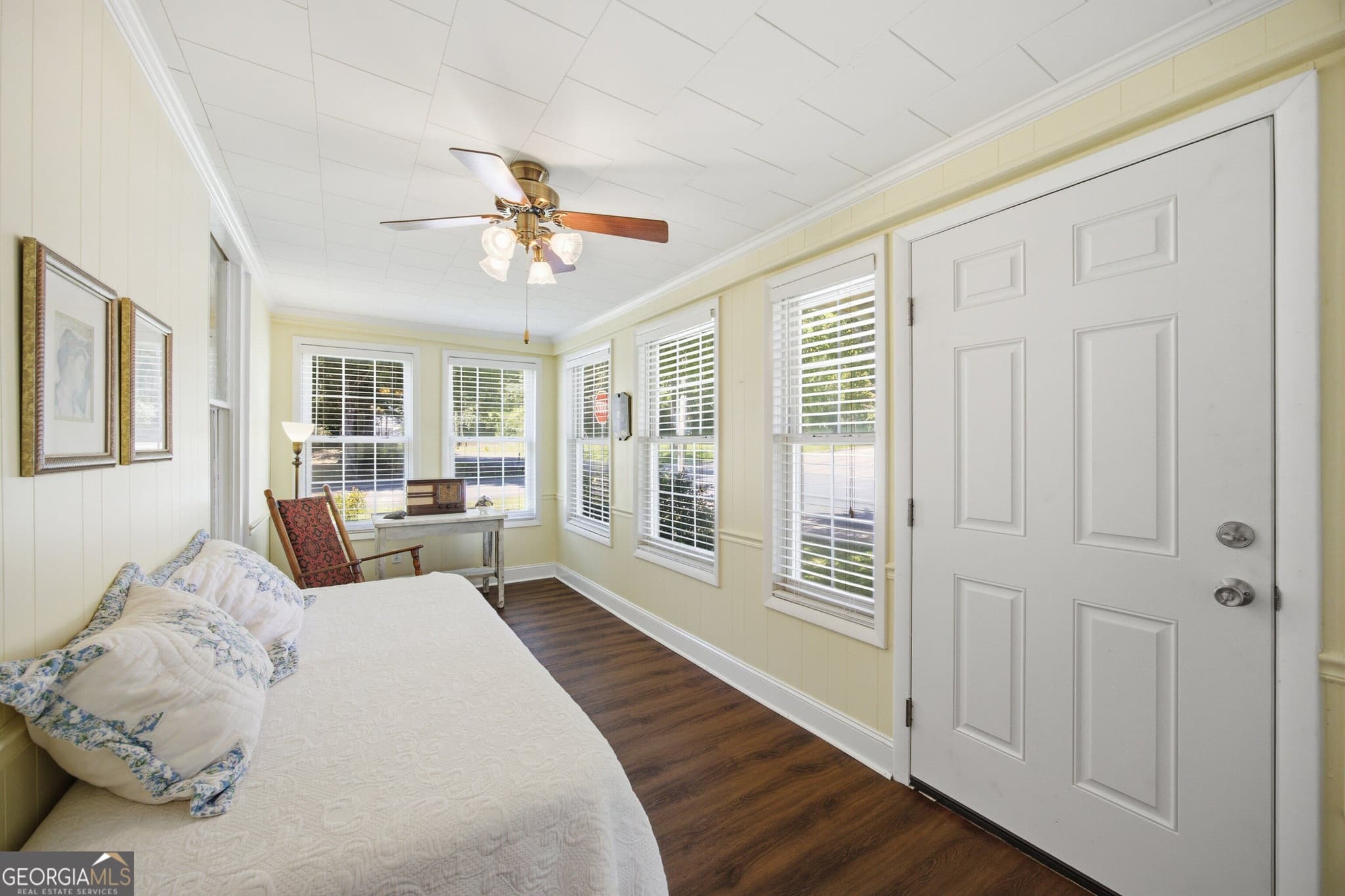 2 bedroom, 2 bathroom, 1,673 sq ft single family residence for sale at 302 E Villanow Street, Lafayette, GA 30728 — photo 2