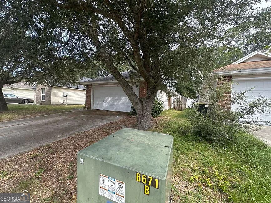 3 bedroom, 2 bathroom, 1,396 sq ft single family residence for sale at 6669 Morse Glen Lane, Jacksonville, FL 32244 — photo 2