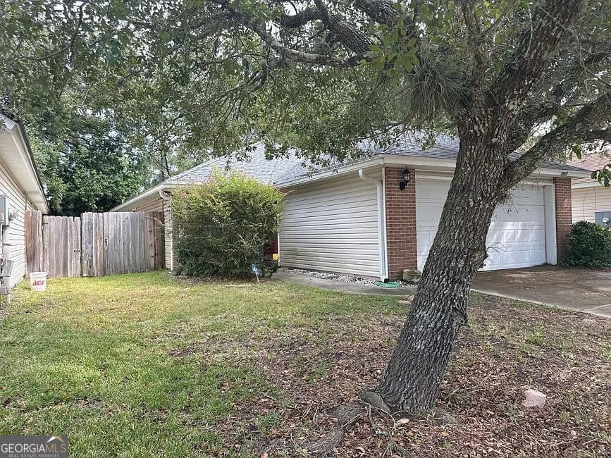 3 bedroom, 2 bathroom, 1,396 sq ft single family residence for sale at 6669 Morse Glen Lane, Jacksonville, FL 32244 — photo 3