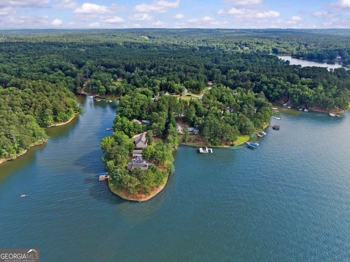 3 bedroom, 2.5 bathroom, 2,128 sq ft single family residence for sale at 120 River Lake Court, Eatonton, GA 31024 — photo 6
