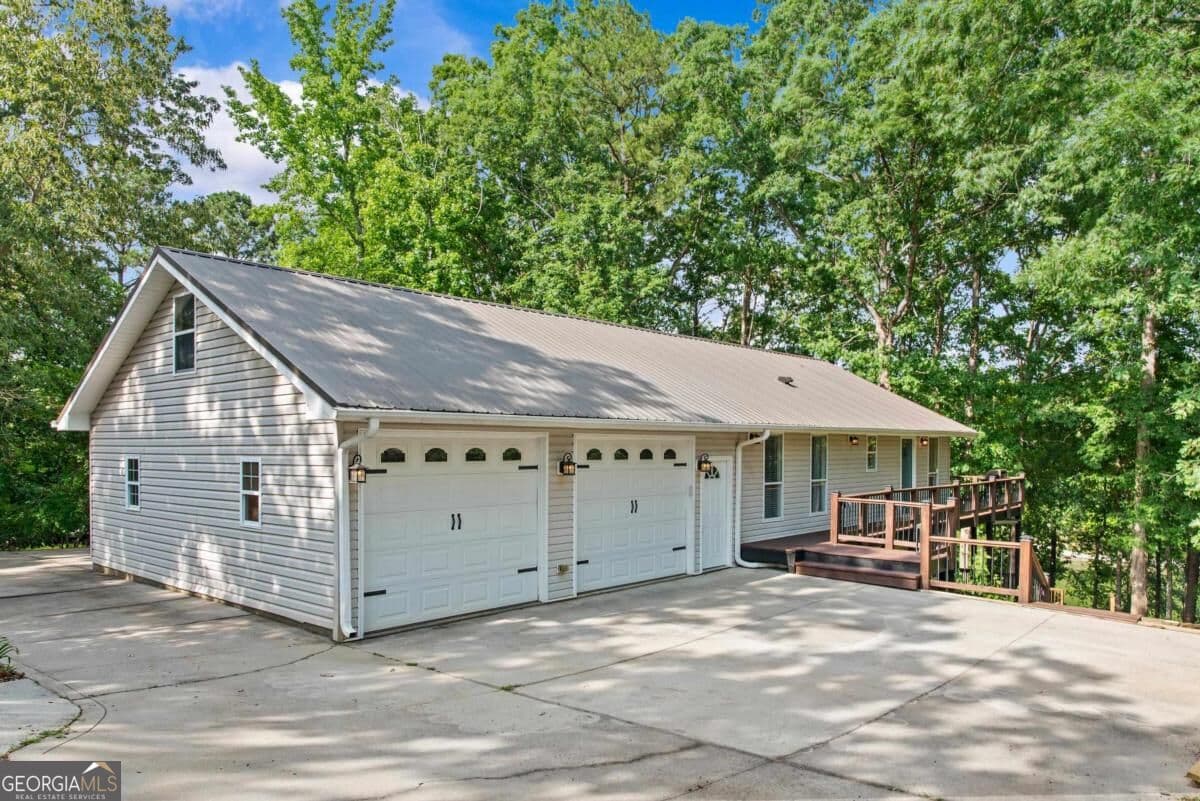 3 bedroom, 2.5 bathroom, 2,128 sq ft single family residence for sale at 120 River Lake Court, Eatonton, GA 31024 — photo 3