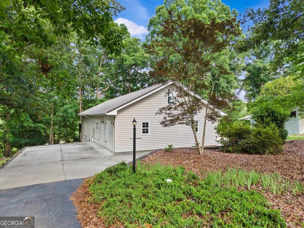 3 bedroom, 2.5 bathroom, 2,128 sq ft single family residence for sale at 120 River Lake Court, Eatonton, GA 31024 — photo 4