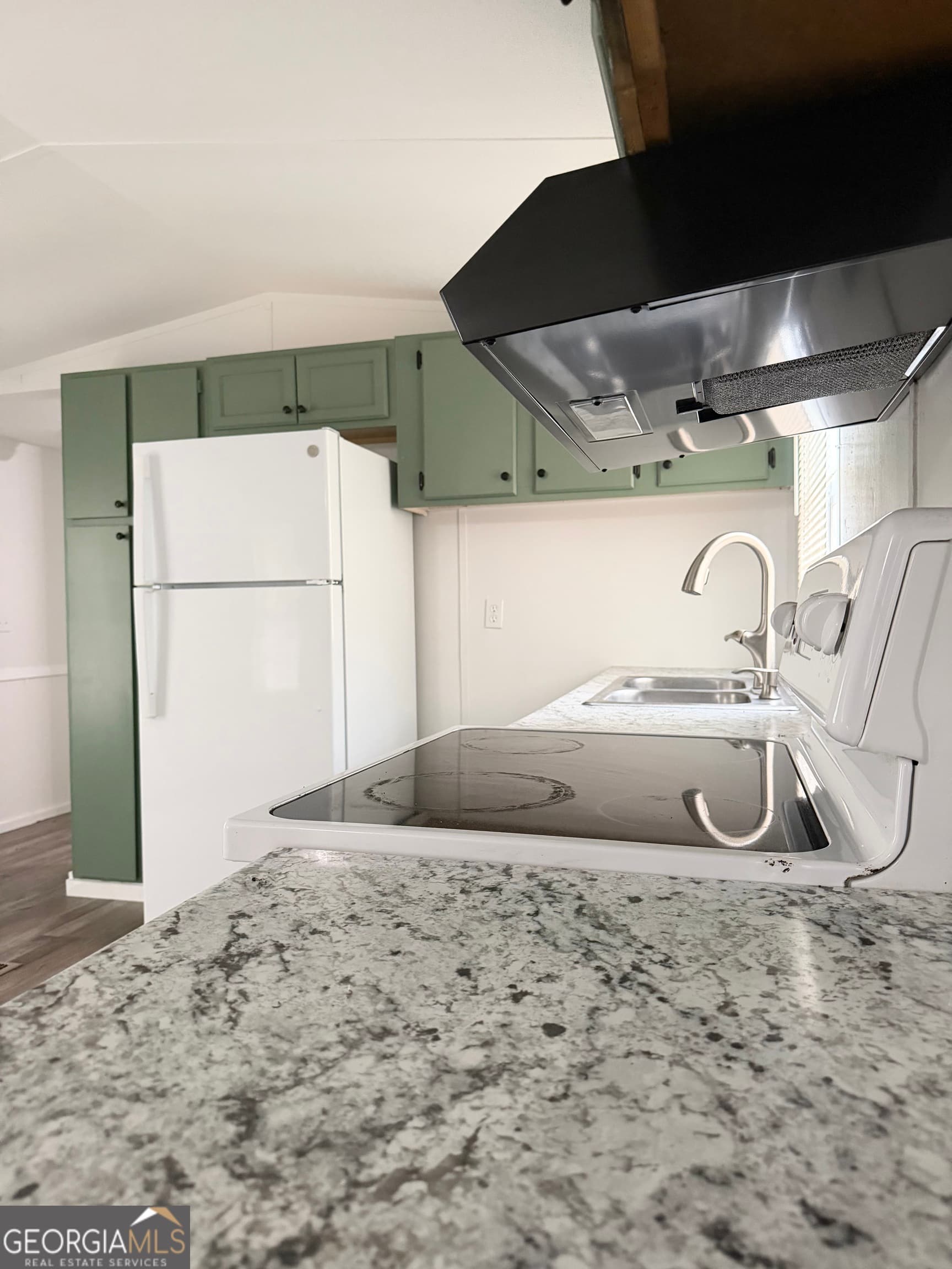 3 bedroom, 2 bathroom, 980 sq ft manufactured home,single family residence for sale at 408 Register Street, Dexter, GA 31019 — photo 7