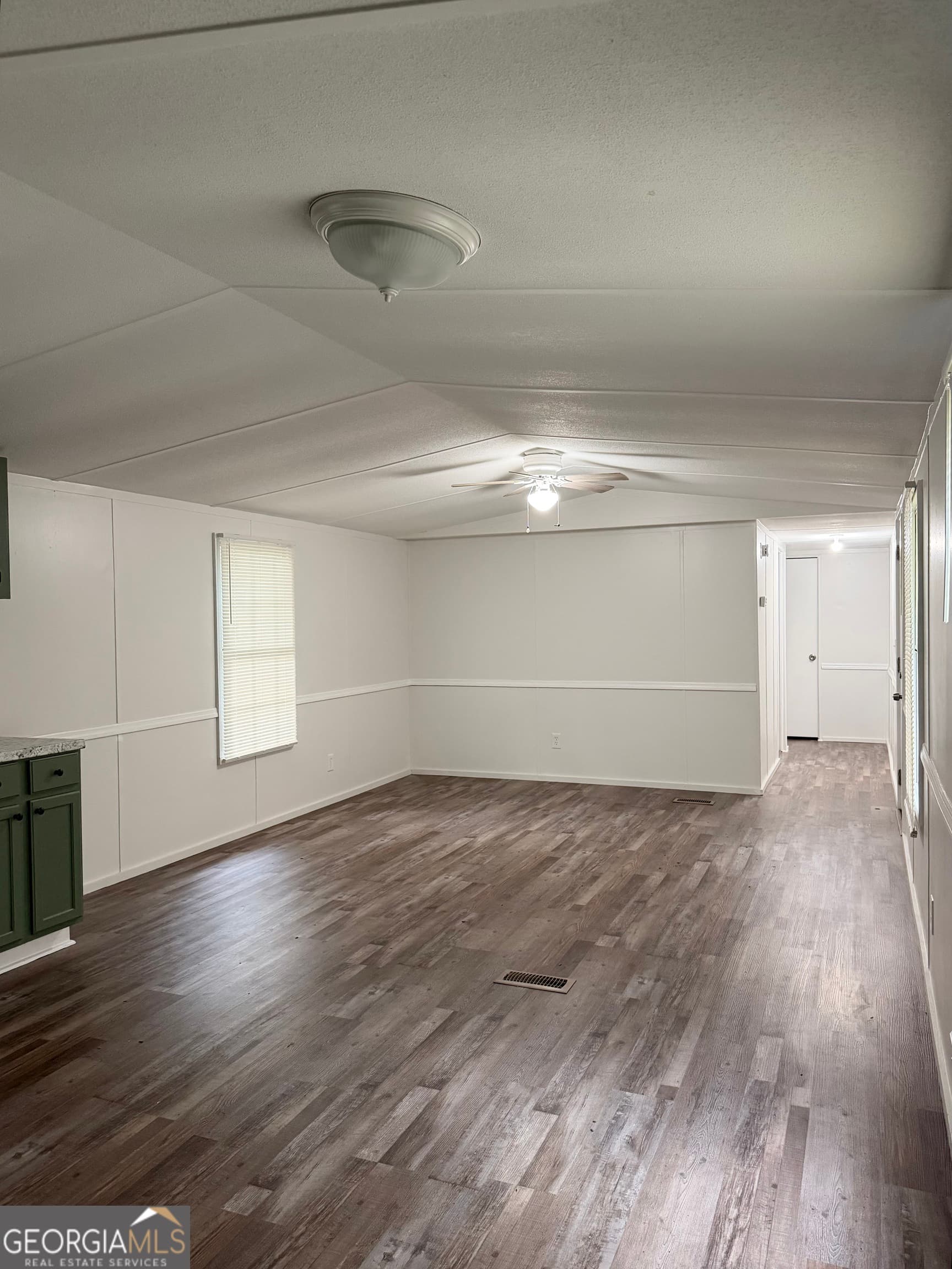 3 bedroom, 2 bathroom, 980 sq ft manufactured home,single family residence for sale at 408 Register Street, Dexter, GA 31019 — photo 9