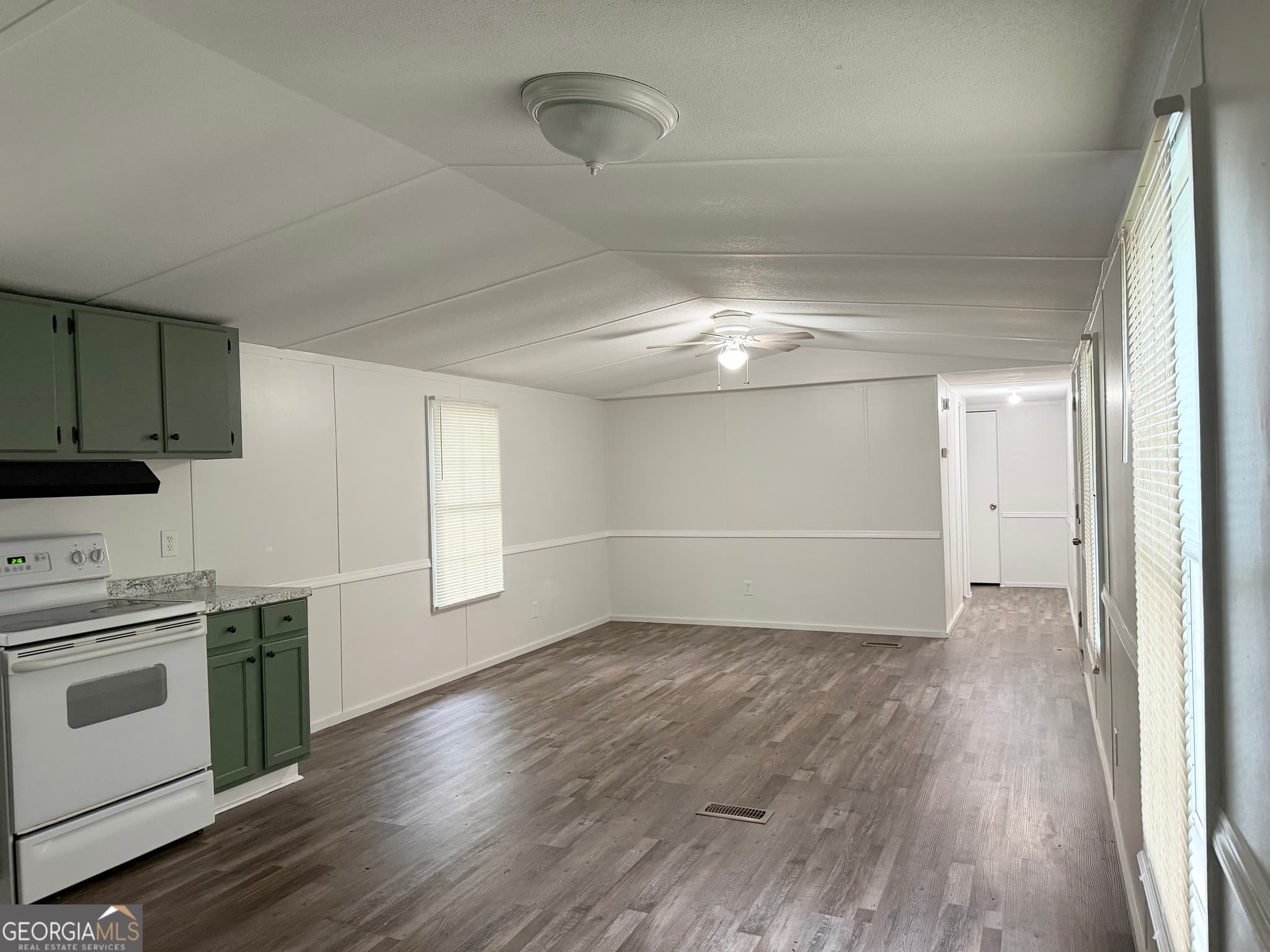 3 bedroom, 2 bathroom, 980 sq ft manufactured home,single family residence for sale at 408 Register Street, Dexter, GA 31019 — photo 10