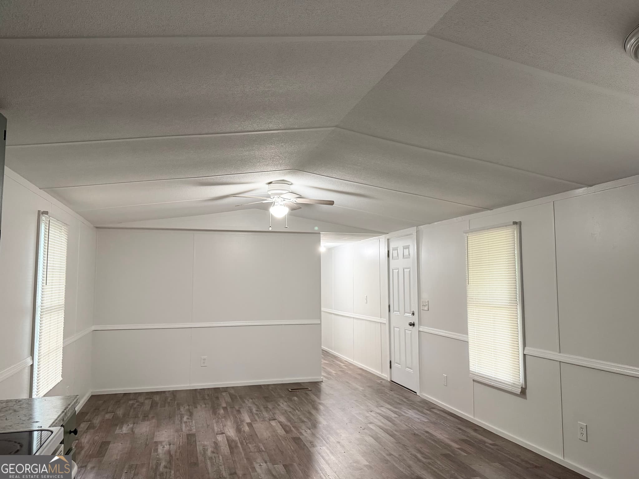 3 bedroom, 2 bathroom, 980 sq ft manufactured home,single family residence for sale at 408 Register Street, Dexter, GA 31019 — photo 8