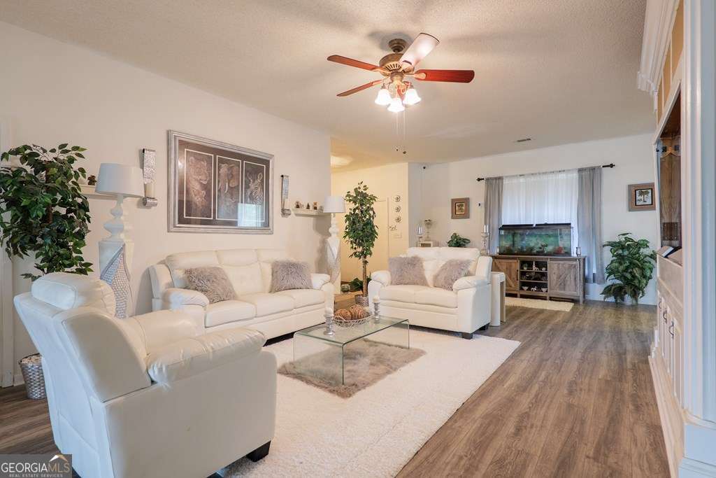 4 bedroom, 3 bathroom single family residence for sale at 3473- 3807 Kay Circle, Valdosta, GA 31606 — photo 4
