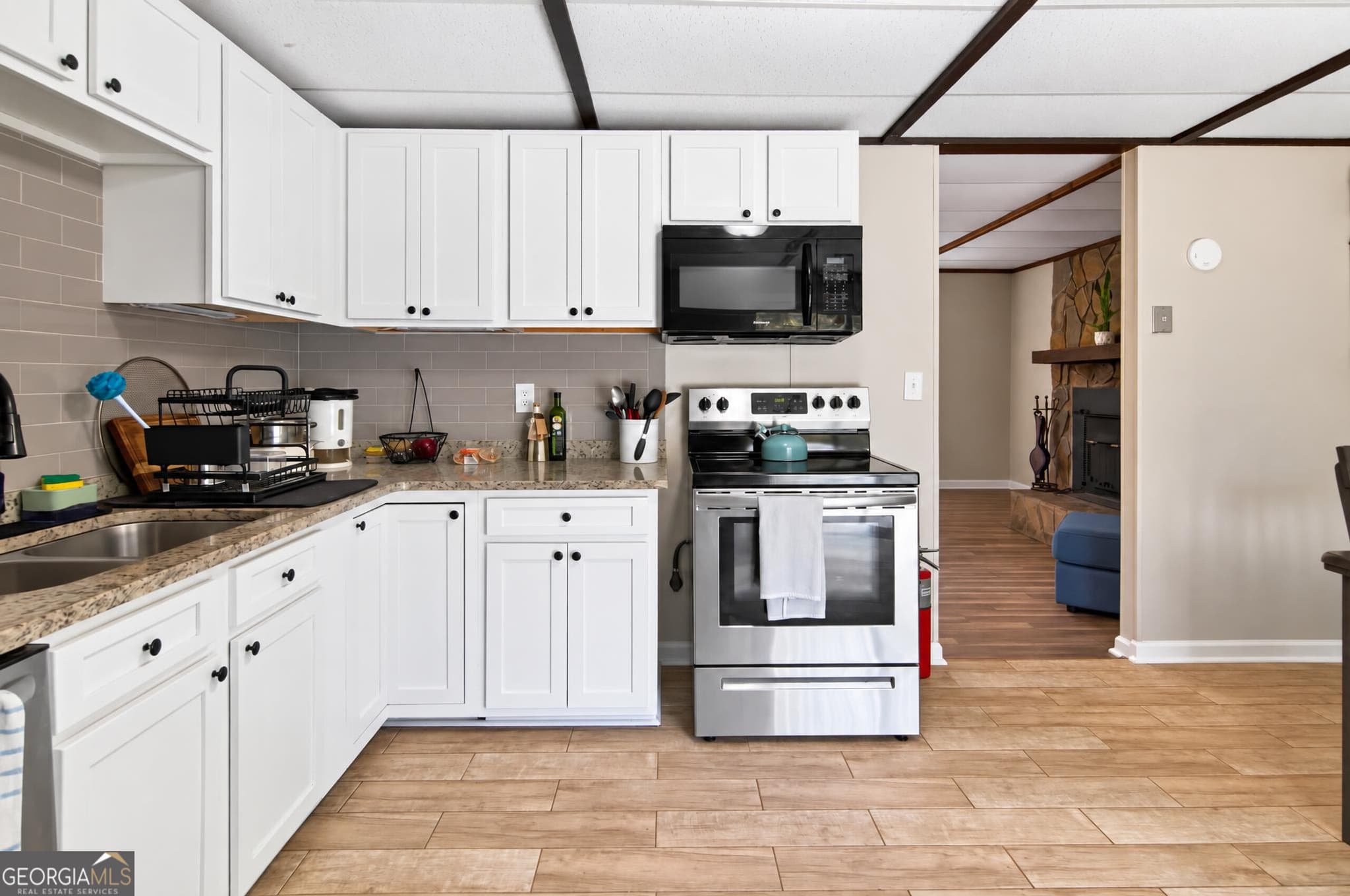 5 bedroom, 2 bathroom, 2,592 sq ft single family residence for sale at 226 Hines Road, Moreland, GA 30259 — photo 8