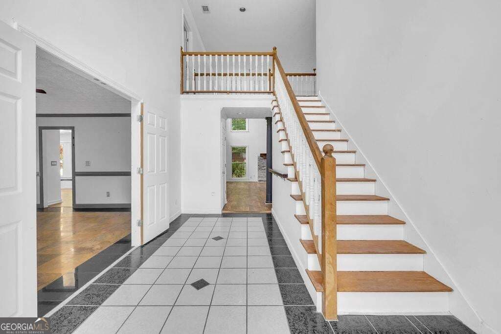 5 bedroom, 4 bathroom, 3,785 sq ft single family residence for sale at 4634 Riveredge Cove, Snellville, GA 30039 — photo 3