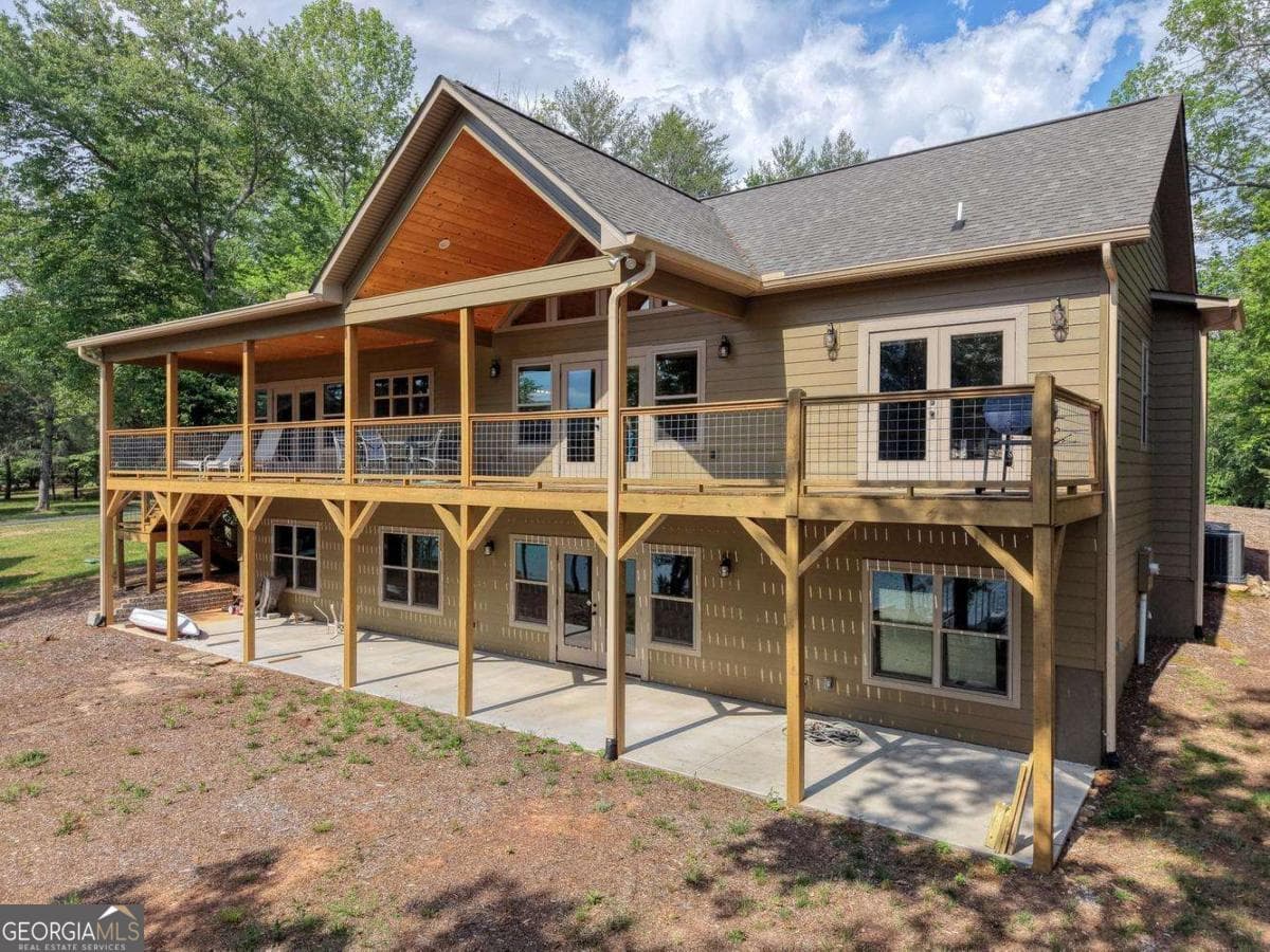 3 bedroom, 2 bathroom, 3,964 sq ft single family residence for sale at 38 Edgewater Lane 10, Blairsville, GA 30512 — photo 2