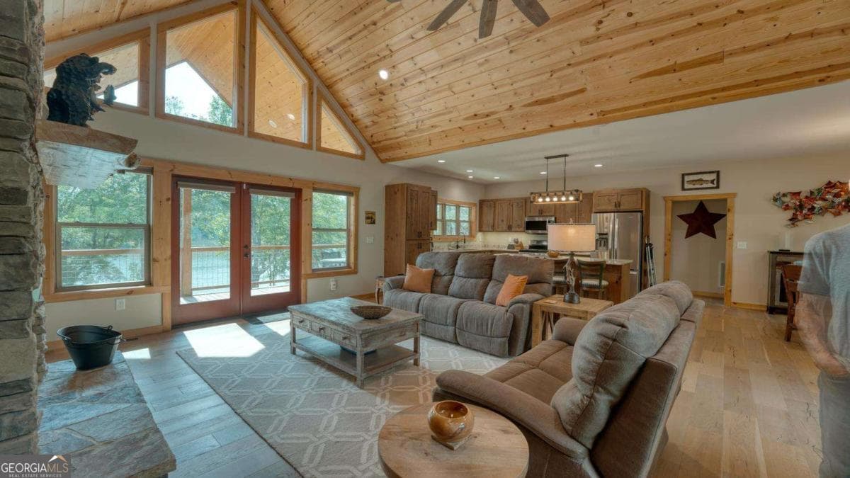 3 bedroom, 2 bathroom, 3,964 sq ft single family residence for sale at 38 Edgewater Lane 10, Blairsville, GA 30512 — photo 7