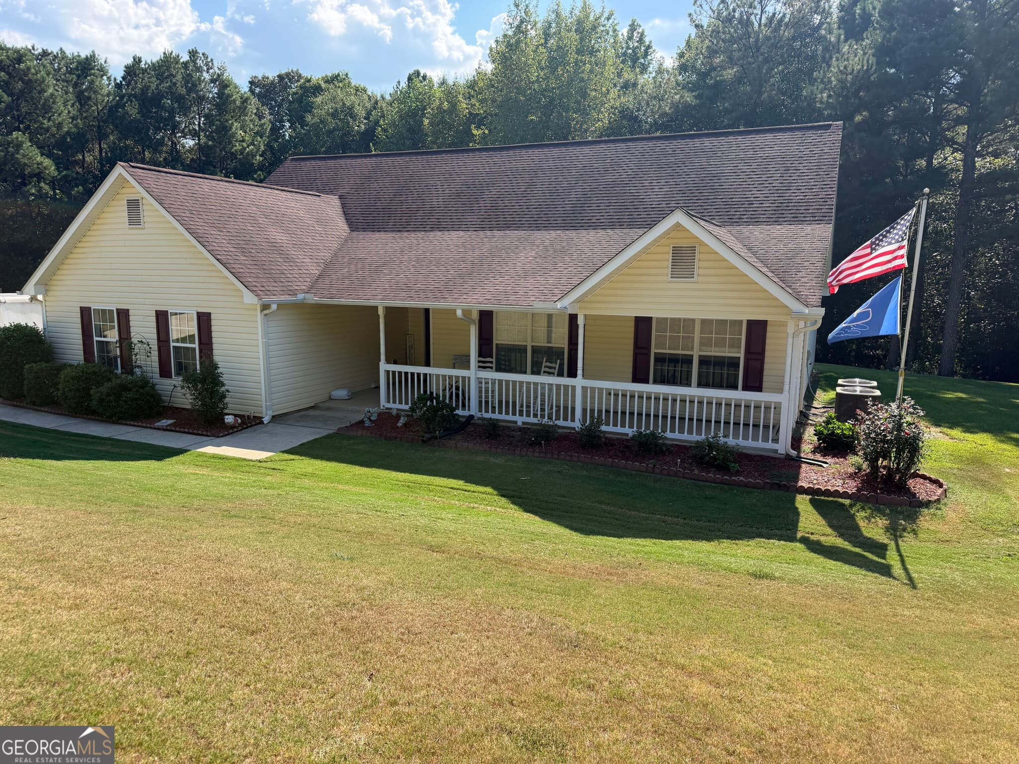 4 bedroom, 3 bathroom, 2,245 sq ft single family residence for sale at 406 Arrowhatchee Drive, Winder, GA 30680 — photo 2