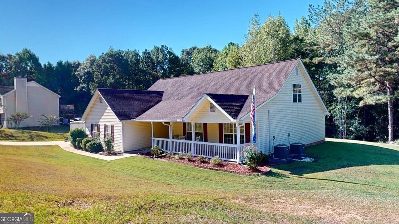 4 bedroom, 3 bathroom, 2,245 sq ft single family residence for sale at 406 Arrowhatchee Drive, Winder, GA 30680 — photo 3
