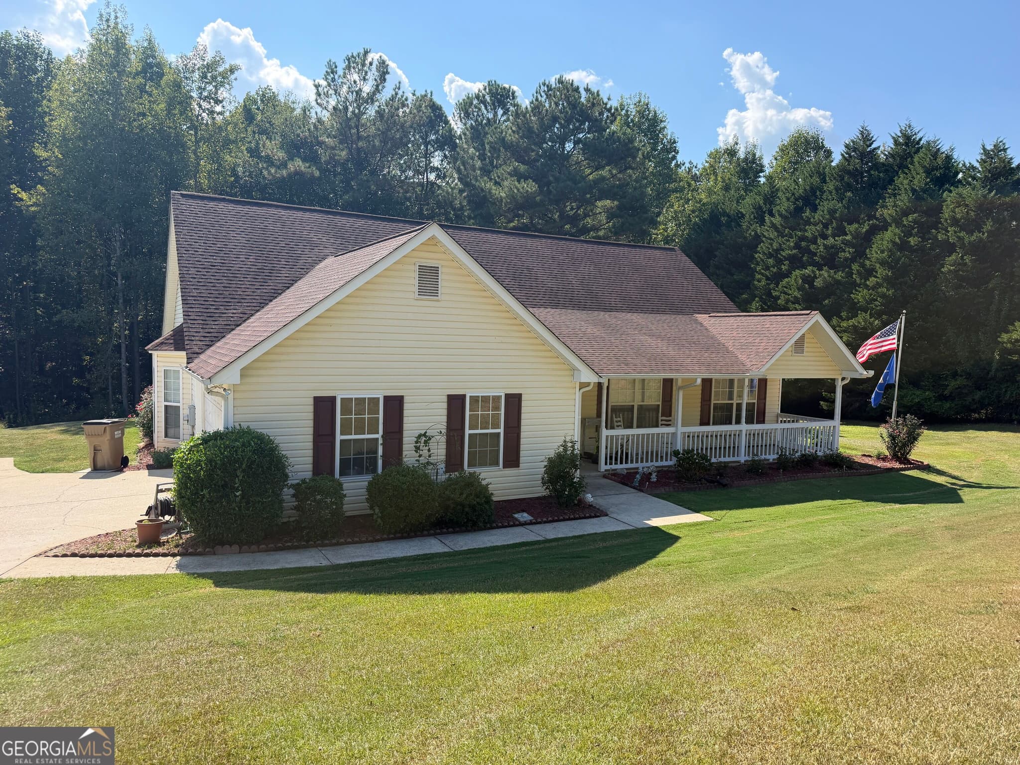 4 bedroom, 3 bathroom, 2,245 sq ft single family residence for sale at 406 Arrowhatchee Drive, Winder, GA 30680 — photo 1 of 34
