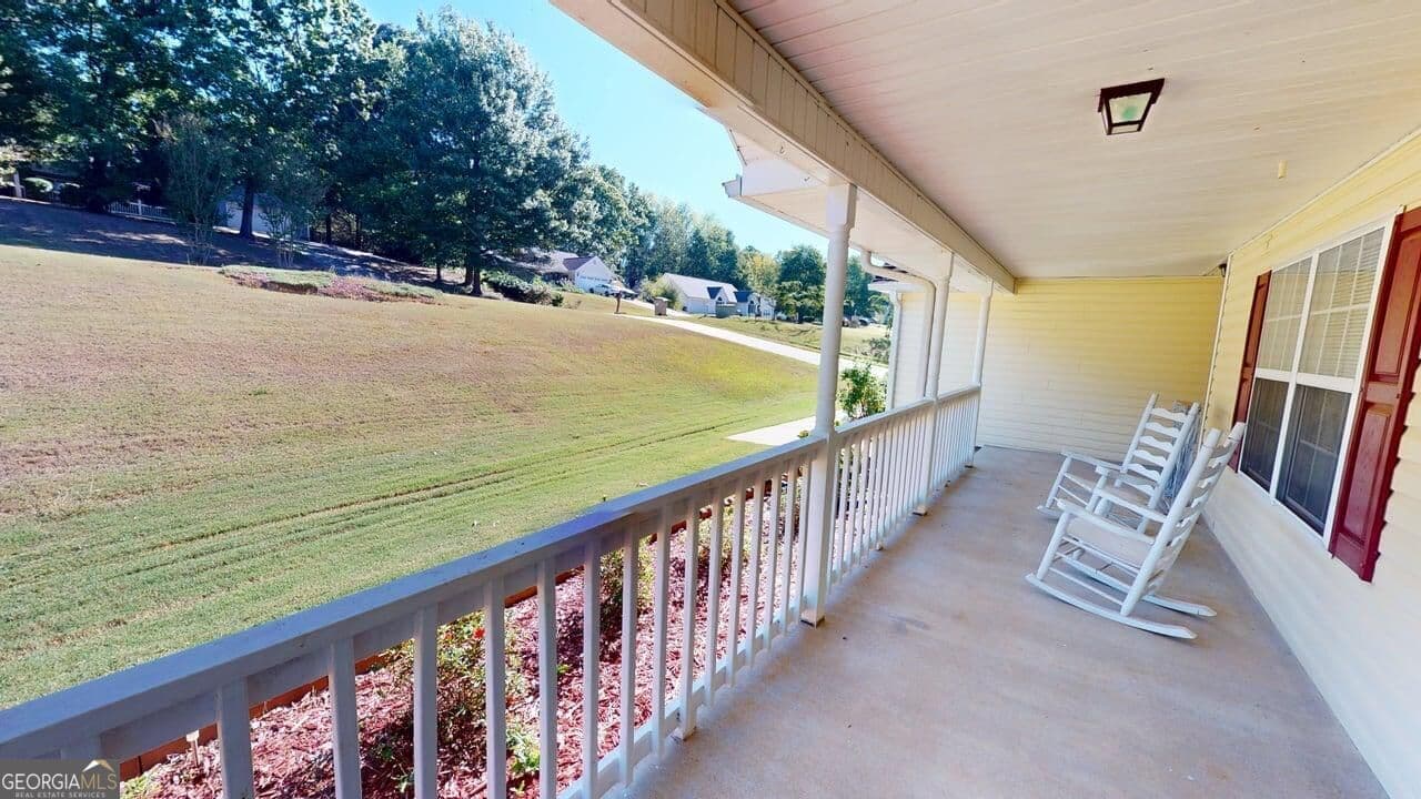 4 bedroom, 3 bathroom, 2,245 sq ft single family residence for sale at 406 Arrowhatchee Drive, Winder, GA 30680 — photo 5