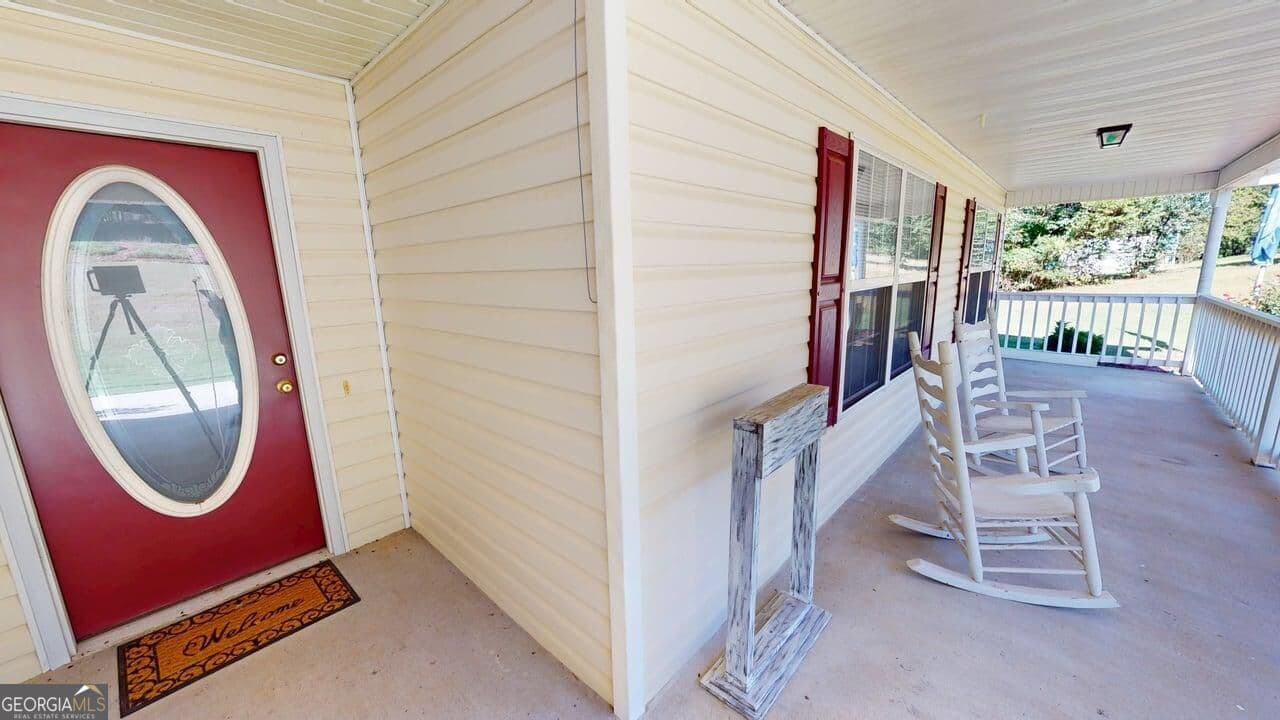 4 bedroom, 3 bathroom, 2,245 sq ft single family residence for sale at 406 Arrowhatchee Drive, Winder, GA 30680 — photo 4