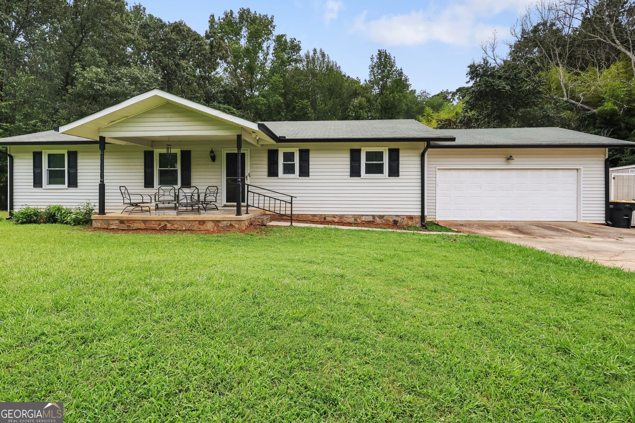 3 bedroom, 2 bathroom, 1,560 sq ft single family residence for sale at 110 Drennan Drive, Fayetteville, GA 30215 — photo 1 of 24