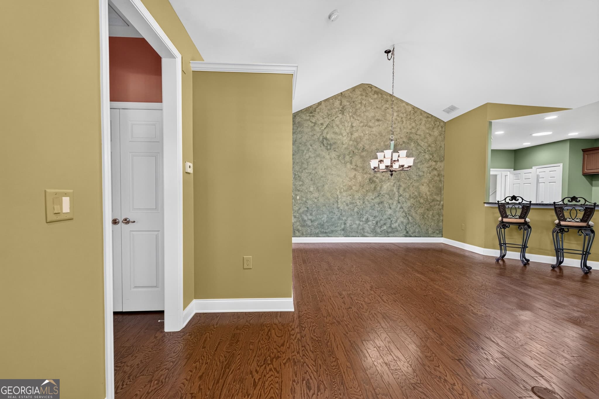 3 bedroom, 3 bathroom condominium for sale at 2708 Grapevine Circle 2004, Cumming, GA 30041 — photo 7