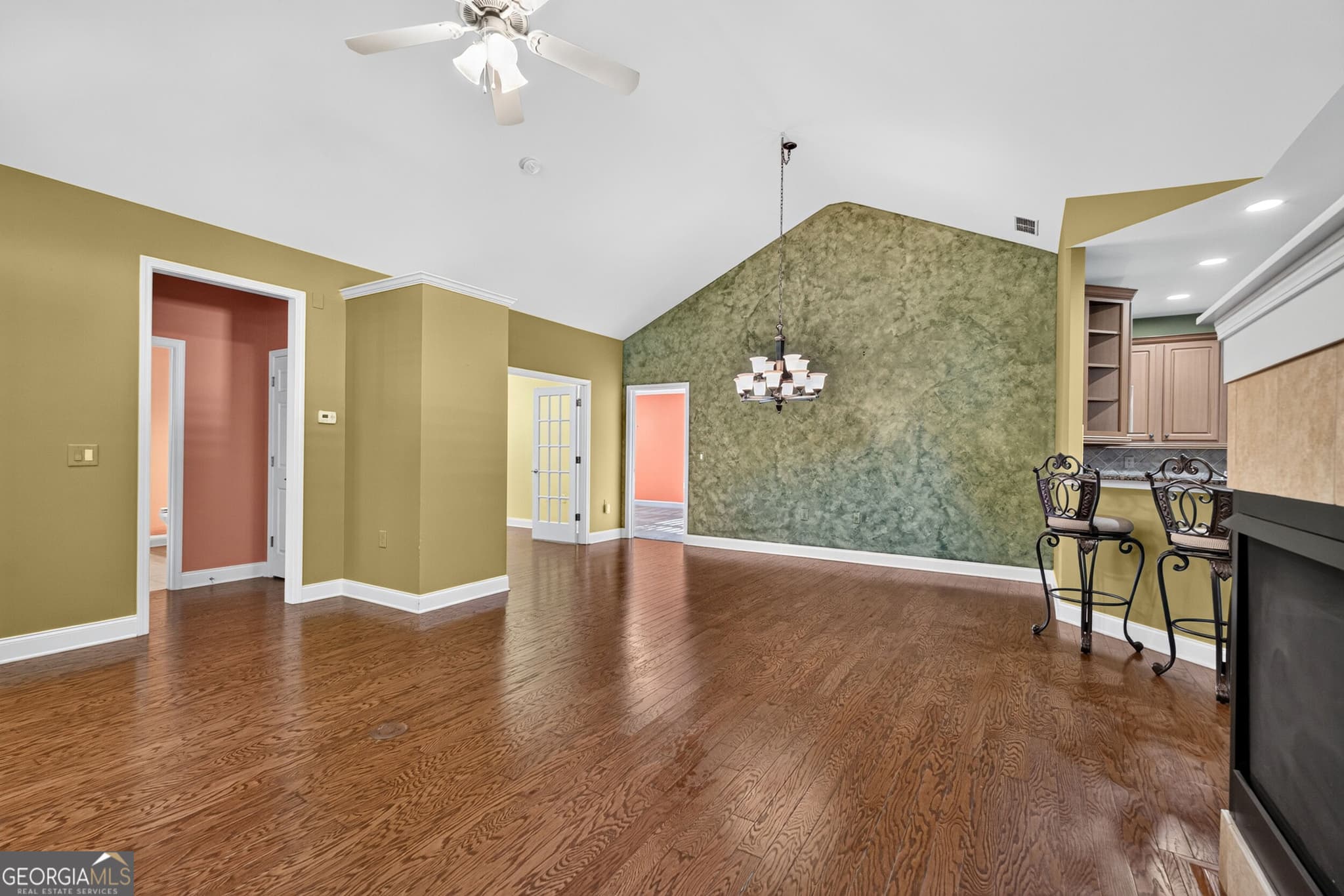 3 bedroom, 3 bathroom condominium for sale at 2708 Grapevine Circle 2004, Cumming, GA 30041 — photo 8