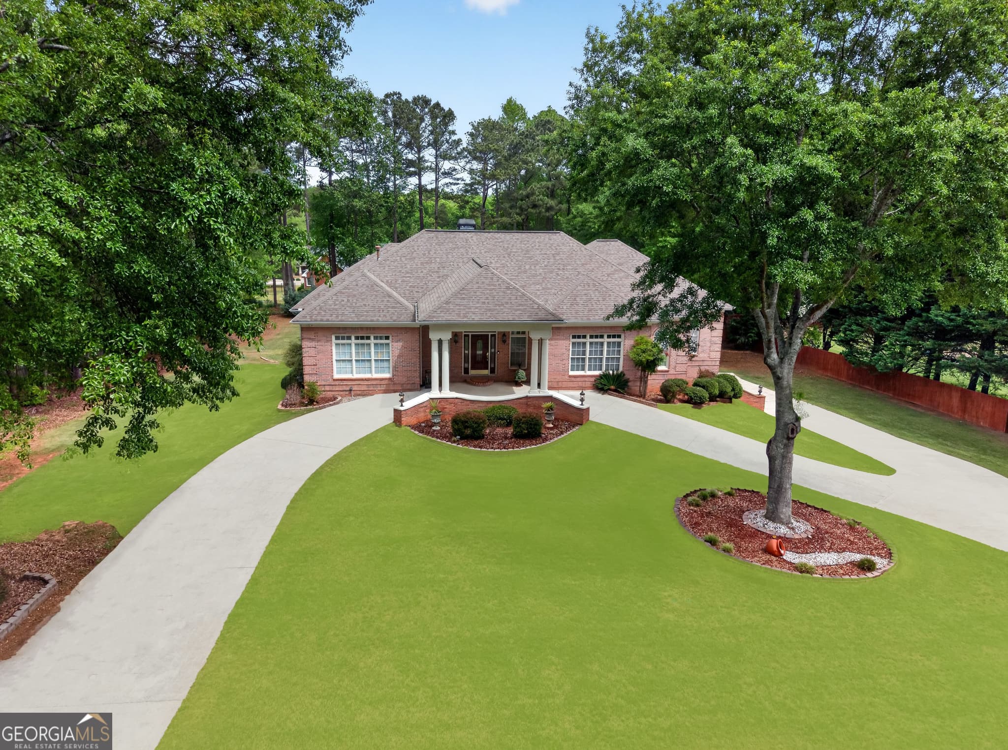 4 bedroom, 3.5 bathroom, 4,911 sq ft single family residence for sale at 105 Wellborn Road, Peachtree City, GA 30269 — photo 3